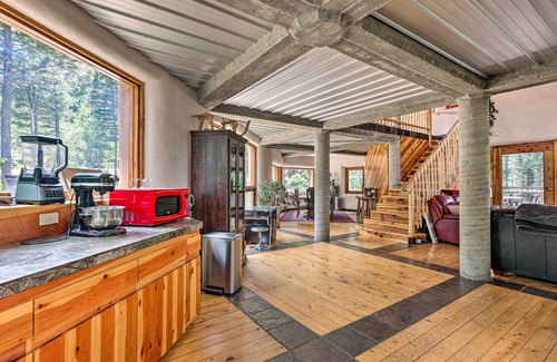 Angel Fire Cabin | Angel Fire Cabin w/Deck ~ 2 Mi to Ski & Hiking!