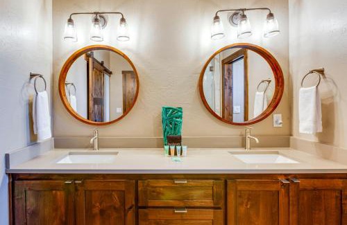 Angel Fire House | Angel Fire Home with Hot Tub Less Than 1 Mi to Ski Slopes!