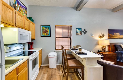 Angel Fire Apartment | Angel Fire Studio w/Fireplace, Walk to Resort!