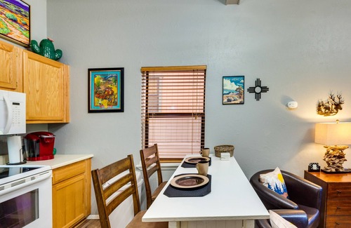 Angel Fire Apartment | Angel Fire Studio w/Fireplace, Walk to Resort!