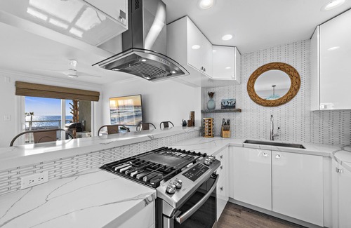 San Clemente Apartment | Angelfish Beach Retreat has pier & ocean views and AC