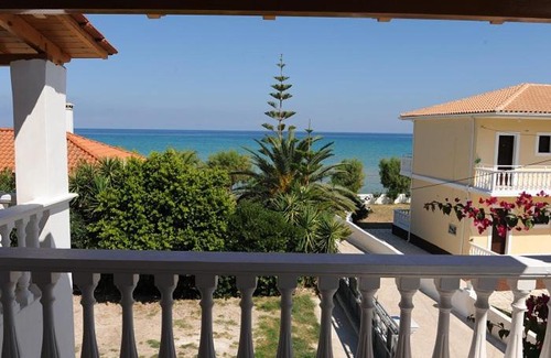 Alykes Apartment | Angeliki Studios