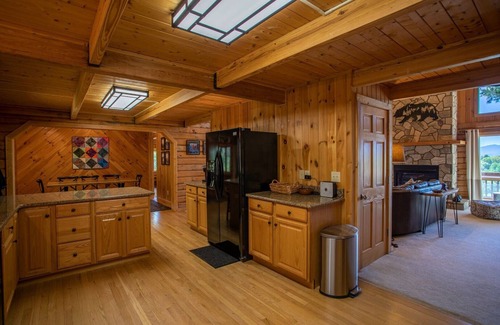 Apple Ridge Cabin | Angels Envy: Spacious Mountain Getaway | Long-Range Views + Hot Tub