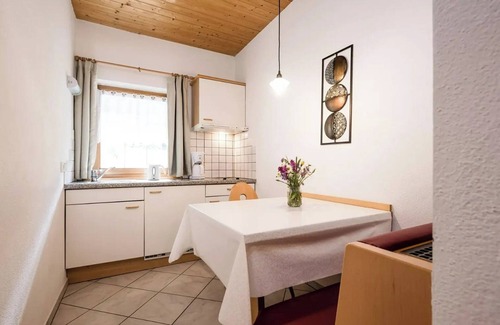 Campo Tures Apartment | Angererhof - Holiday Apartment 'Simon' with Mountain View, Private Garden and Wi-Fi