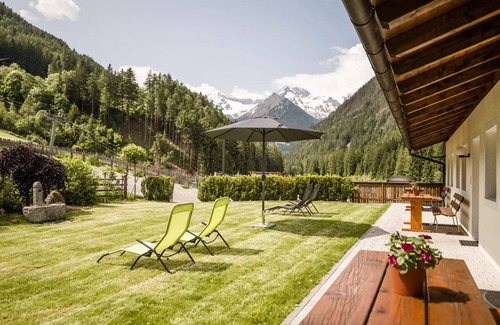 Campo Tures Apartment | Angererhof - Holiday Apartment 'Anton' with Mountain View, Balcony and Wi-Fi