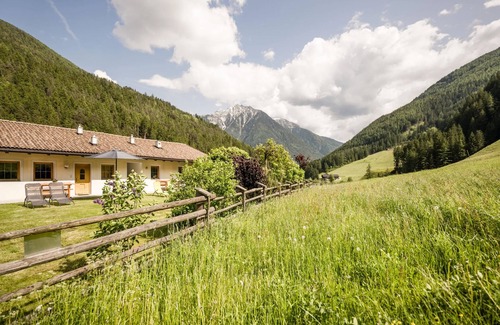 Campo Tures Apartment | Angererhof - Holiday Apartment 'Anton' with Mountain View, Balcony and Wi-Fi