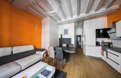 Downtown Angers Apartment | Angers Hyper Centre - Rue St Laud, 2min Ralliement