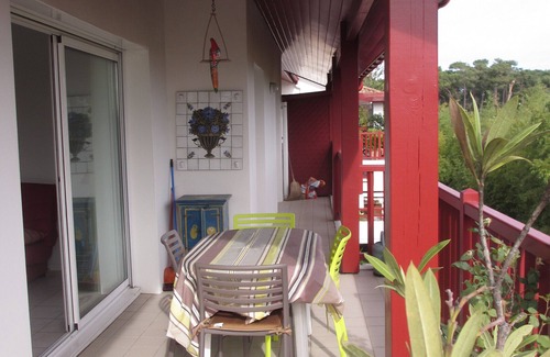 Anglet Apartment | Anglet near beaches, Apt. T3 sleeps 6, large balcony, quiet, view