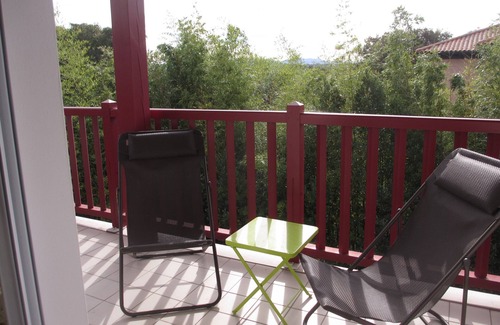 Anglet Apartment | Anglet near beaches, Apt. T3 sleeps 6, large balcony, quiet, view