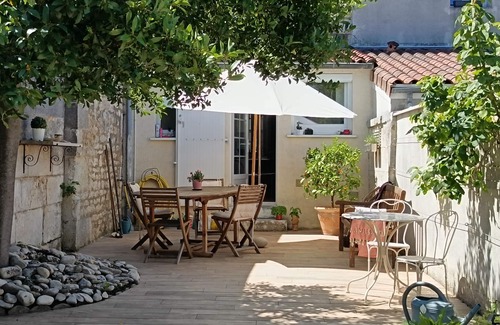 Angouleme House | Angoulême: 1 double room/private shower/breakfast included