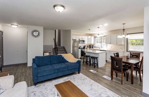 Ankeny House | Ankeny Heights - A 4 bedroom and 2 bath home