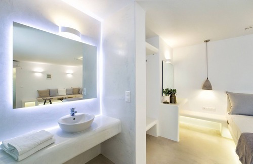 Nea Cryssi Akti Hotel | Anna Platanou Suites