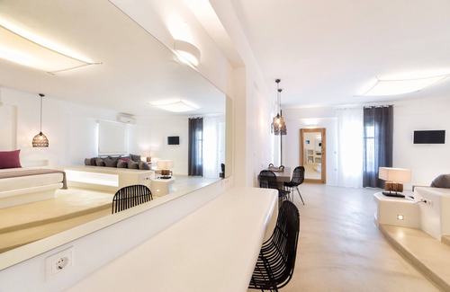 Nea Cryssi Akti Hotel | Anna Platanou Suites