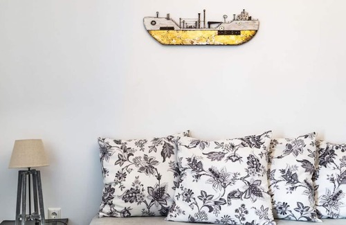 Kamari Apartment | Anna's Sea View Apartment in Kamari