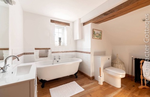 Churchill House | ANNE WALTERS HOUSE, family friendly in Churchill, Oxfordshire