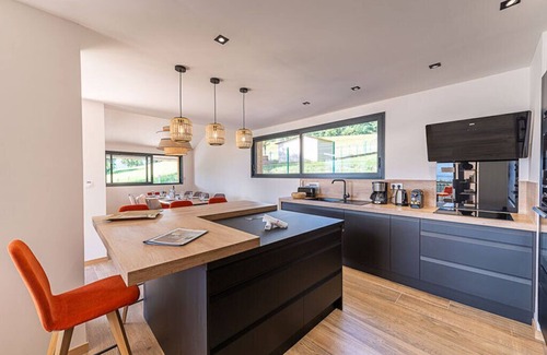 Saint-Jorioz Ski Chalet | Annecy happy lodge duplex 9 pers lake view jacuzzi