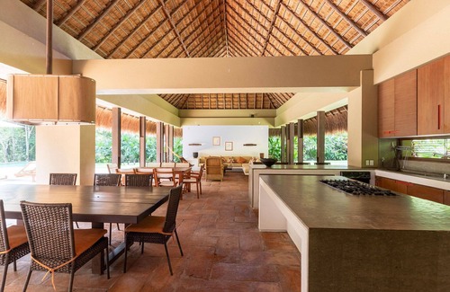 Anapoima Villa | Anp032 - Elegant house at Mesa de Yeguas Country Club