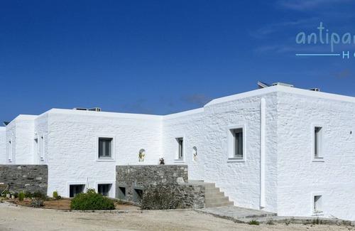 Antiparos Villa | Antiparos Homes. A premium 160 sq m villa with 2 ensuite bedrooms and beach view