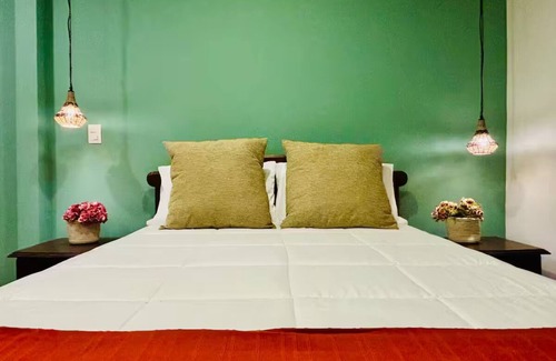 Roldanillo Bed & Breakfast | Antique cama King, Vista a montañas - A/C WiFi TV