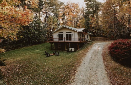 Stratton House | Antique charm 8 minutes from Stratton slopes!