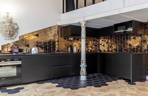 Paris City Center Apartment | Antique Furnishings & Ornate Objects D'Art.- La Louvre