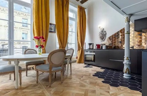 Paris City Center Apartment | Antique Furnishings & Ornate Objects D'Art.- La Louvre