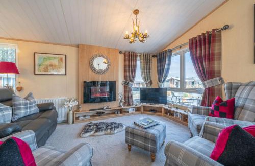 Cockermouth House | Antler Lodge - Meadows Retreat Lodge Park