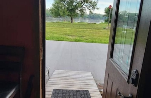 St. Joseph Cabin | Ant’s Waterfront 2 Bdrm Cabin w/Best Sunset View!