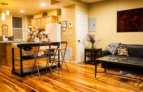 Washington Square West Apartment | AnViHaven Luxurious 4bd/4.5 bath. Convention Center/Center City.