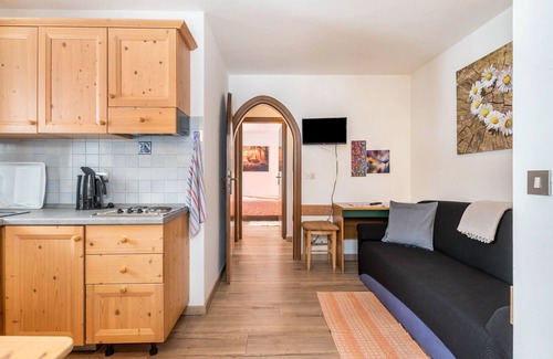 Livinallongo del Col di Lana Apartment | Apartment 'Agriturismo El Cirum Boe' with Mountain View, Private Garden and Wi-Fi