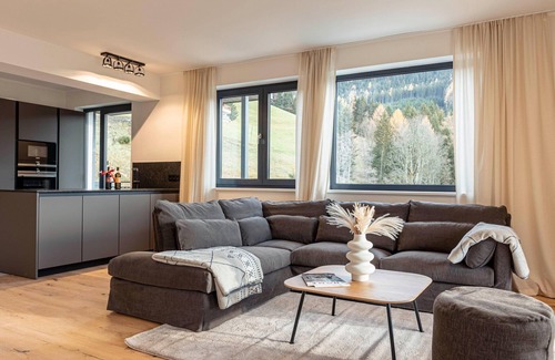 Sankt Martin am Tennengebirge Apartment | Apartment with shared infinity pool