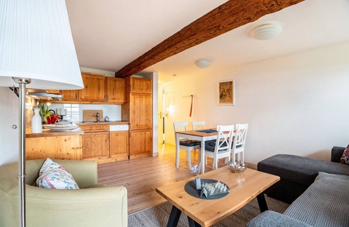 Hellschen-Heringsand-Unterschaar Apartment | Apartment 'Am Halbmond 3' with Private Terrace, Private Garden and Wi-Fi