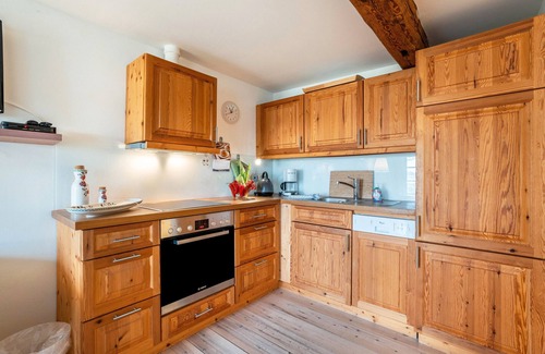 Hellschen-Heringsand-Unterschaar Apartment | Apartment 'Am Halbmond 3' with Private Terrace, Private Garden and Wi-Fi