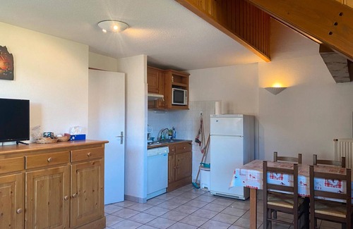 Saint-Colomban-des-Villards Apartment | Apartment 'Le Ressoutan' with Mountain View and Balcony