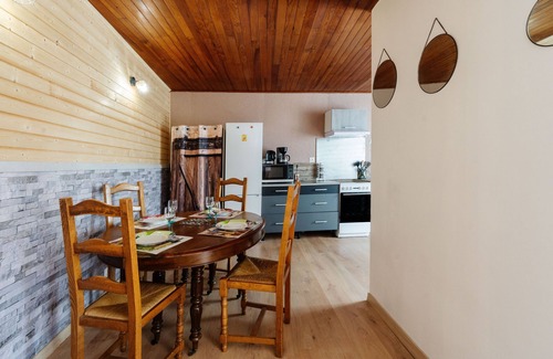 Saint-Martin-sur-la-Chambre Apartment | Apartment "Gîte Zen Attitude" with Mountain View, Private Whirlpool & Wi-Fi