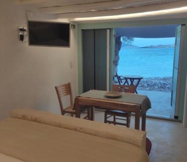 Kimolos House | Apanemo Beach House Agios Nikolaos Kimolos