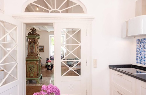 Mainz-Bingen Apartment | Apartment in the baroque house Groß-Winternheim - Holiday apartment with terrace