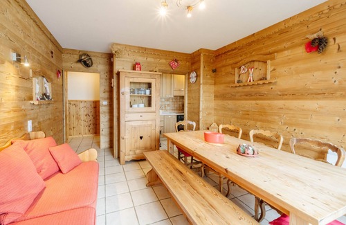 La Toussuire Apartment | Apartment 'La Centaurée' with Mountain View, Shared Garden and Wi-Fi