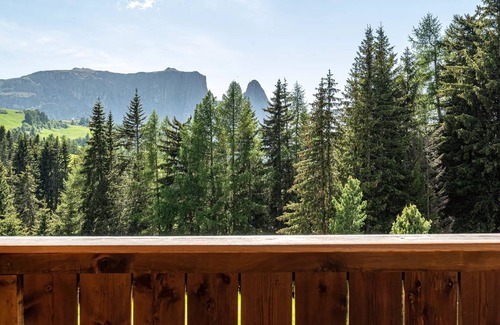 Castelrotto Apartment | Apartment Ferienparadies Sabina Compatsch in the Nature Reserve directly on the Alpe di Siusi