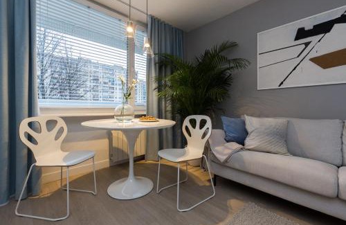 Bielany Apartment | Apartament Bielany 3 min from metro with 5-meals per day diet catering, air conditioning and free parking