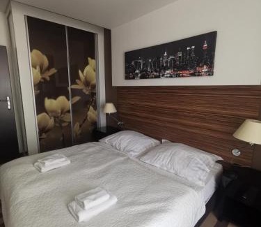 West Pomeranian Voivodeship Apartment | Apartament prywatny salon z aneksem kuchennym i sypialnią w hotelu Diva