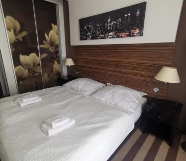 West Pomeranian Voivodeship Apartment | Apartament prywatny salon z aneksem kuchennym i sypialnią w hotelu Diva