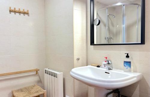 Esterri D'Aneu Apartment | Apartament rústic amb encant i balcó by RURAL D'ÀNEU