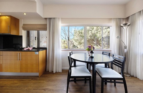 Torralta Apartment | Apartament 'T1 Atlântico' with Mountain View, Pool, Balcony & Wi-Fi