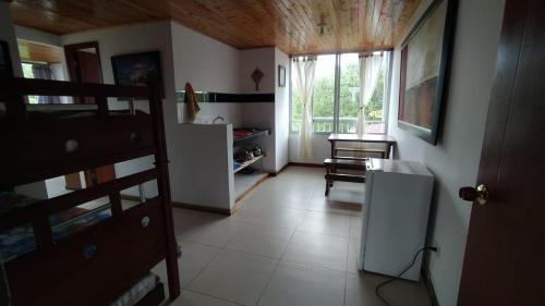 Calarca Apartment | Apartamento acogedor, 1 habitación, cocina, comedor, vista a zonas verdes, English