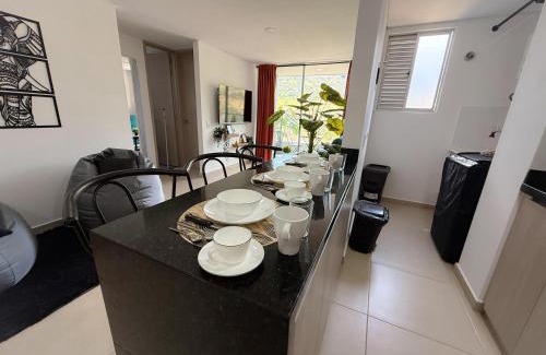 Sabaneta Apartment | Apartamento con vista a la montaña, piscina y gym