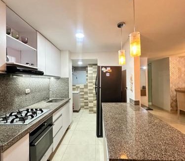 Boston Apartment | Apartamento exclusivo en el norte Barranquilla amoblado ,3 parqueadero privados ,3 habitaciones privadas con aire acondicionado recepción 24 horas piscinas gym vista al río