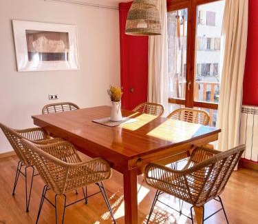 Benasque Apartment | Apartamento familiar en el centro de Benasque con terraza