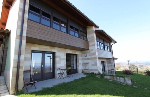 Lloreda Cottage | Apartamentos rurales Laboz for 11 people