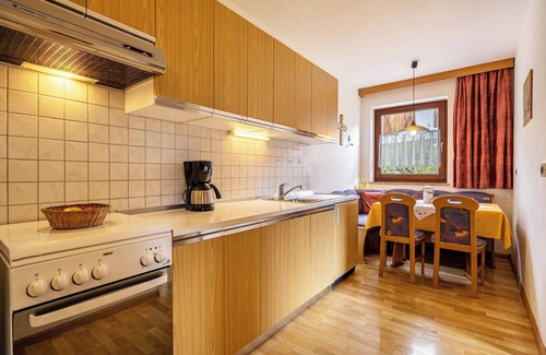 Verano Apartment | Apartement "Rotsteinhof Sonnenschein" with Mountain View, Balcony & Wi-Fi